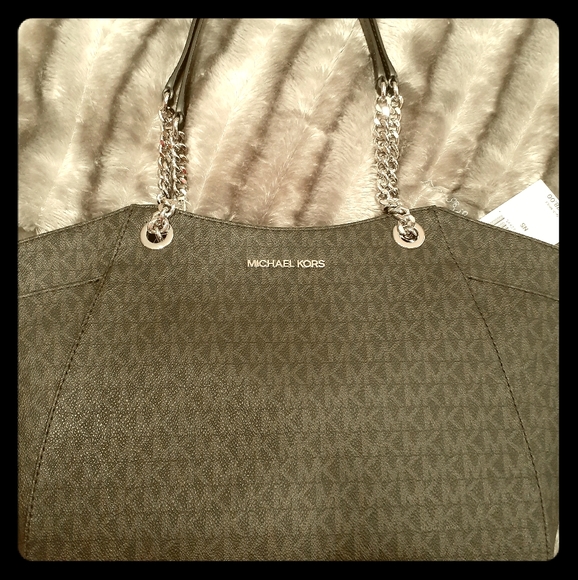 Michael Kors Handbags - Mk purse new with tags